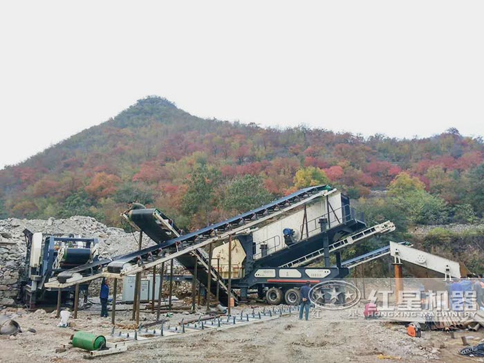 流動石頭制砂機作業(yè)現(xiàn)場